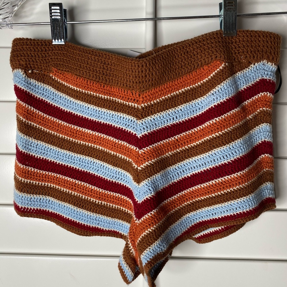 BRAND NEW Woven shorts. (rust/brown/orange)